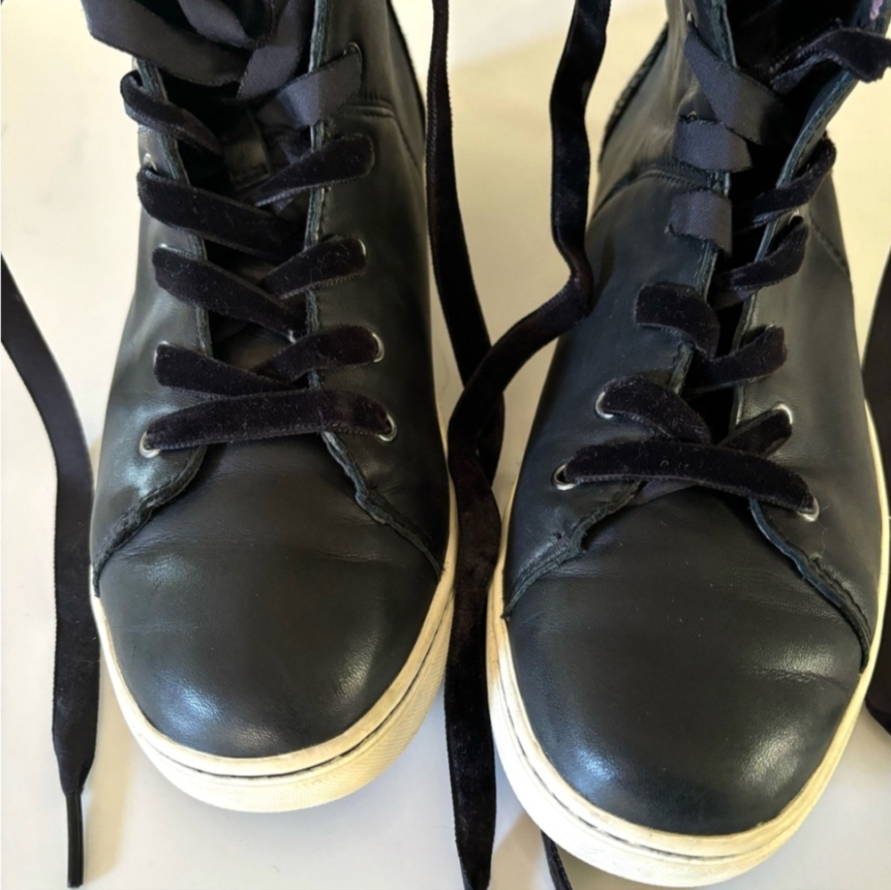 UGG•Croft black leather lace up high top sneaker boots 8 EUC